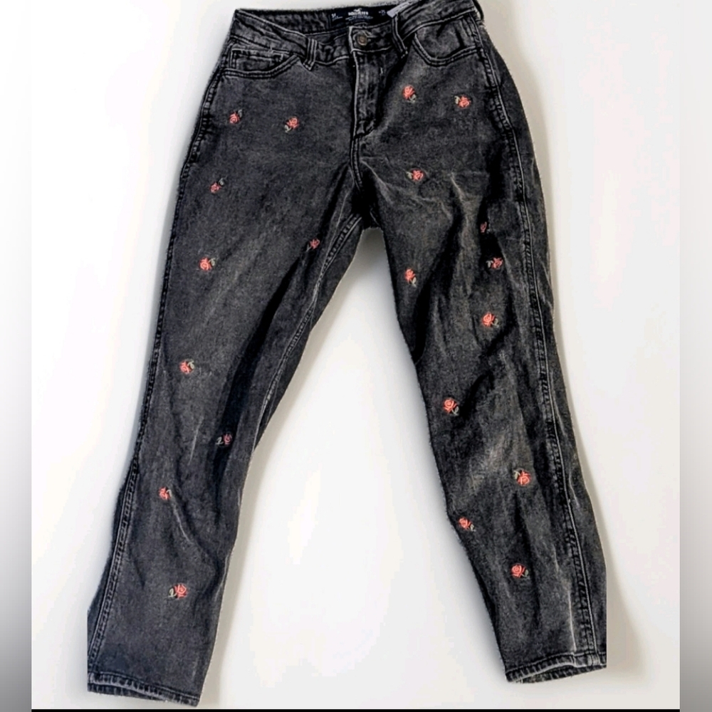 Hollister, Black W/Red Roses, Curvy, High-rise, Mom Jeans - Ladies Jr 1 Or 25x27